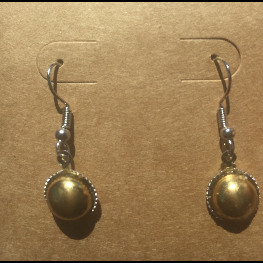 Ladies Earrings. New.